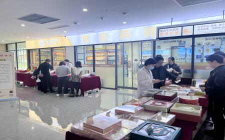 臺州英特聯(lián)合黃巖中醫(yī)院工會委員會舉辦“關(guān)愛多一點、健康每一天” 迎五一參茸匯展活動